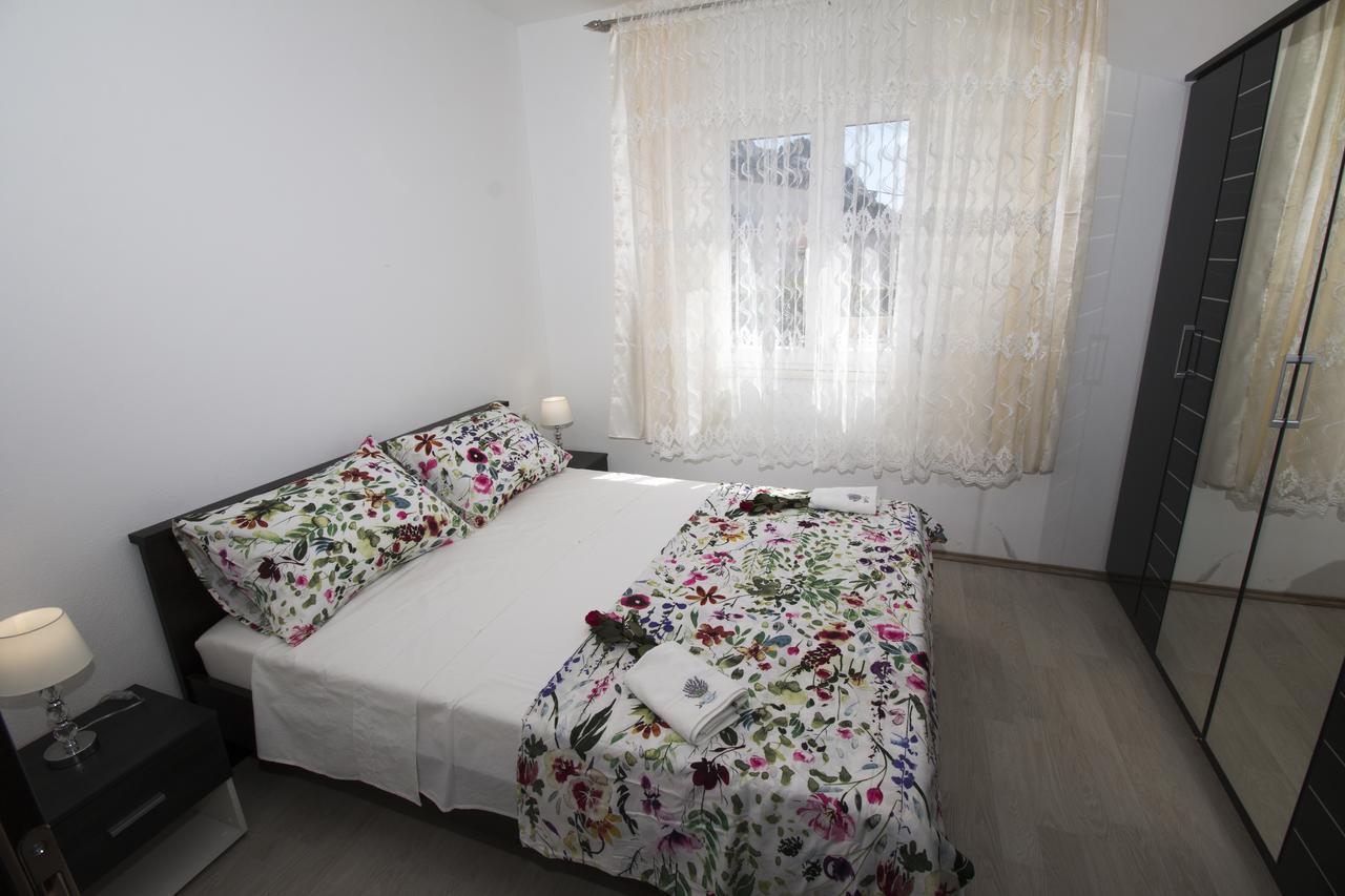 Apartman Horizont Lägenhet Omiš Exteriör bild