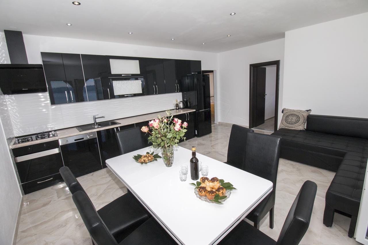Apartman Horizont Lägenhet Omiš Exteriör bild