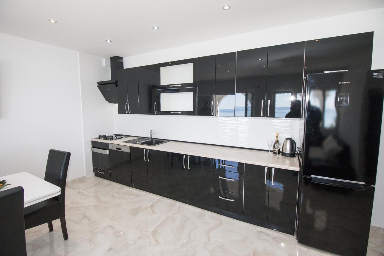 Apartman Horizont Lägenhet Omiš Exteriör bild