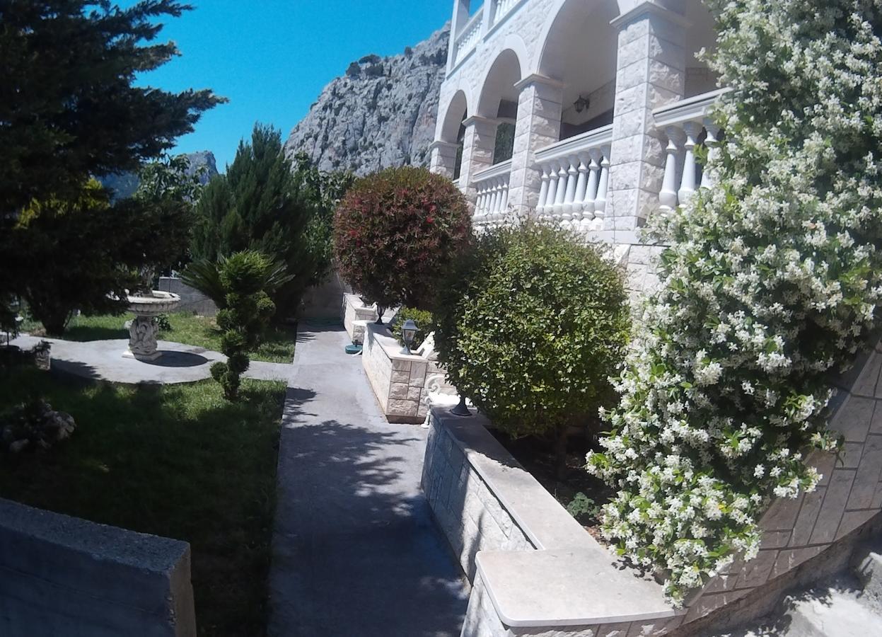 Apartman Horizont Lägenhet Omiš Exteriör bild