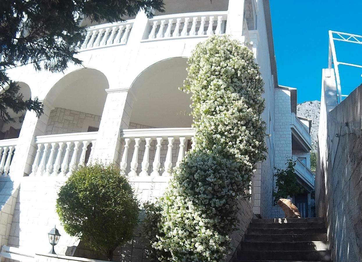 Apartman Horizont Lägenhet Omiš Exteriör bild