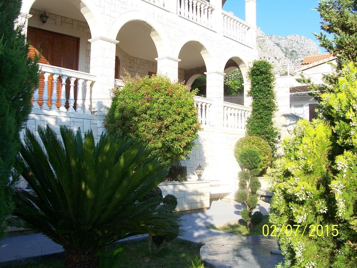 Apartman Horizont Lägenhet Omiš Exteriör bild
