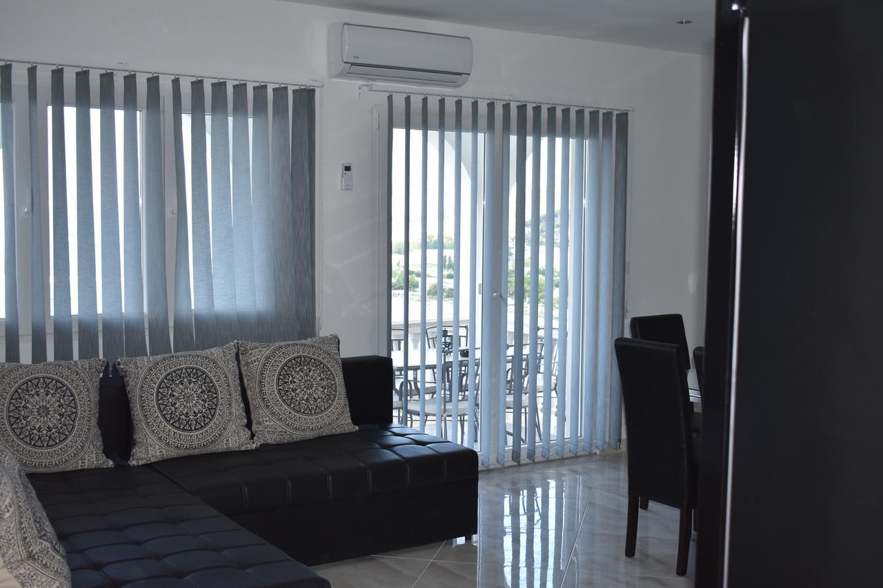 Apartman Horizont Lägenhet Omiš Exteriör bild