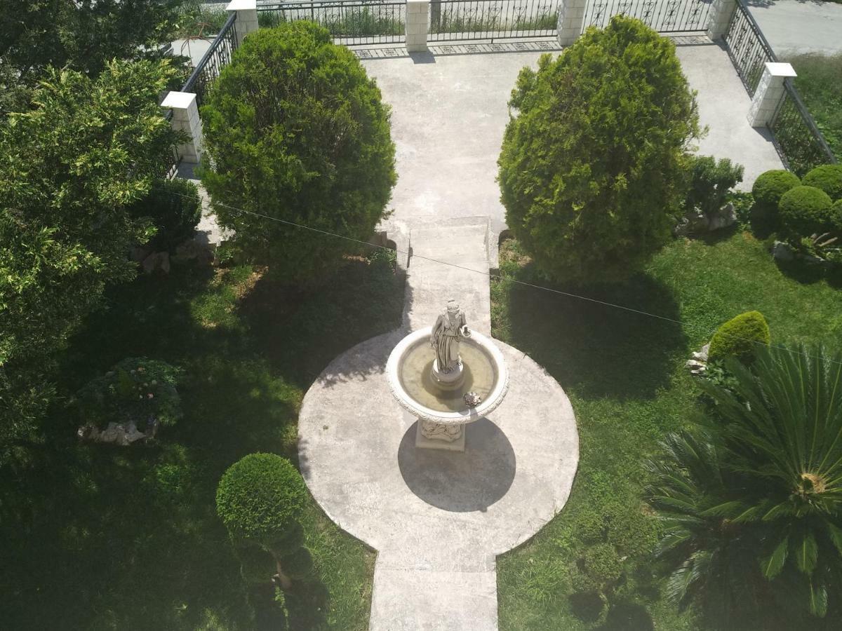 Apartman Horizont Lägenhet Omiš Exteriör bild